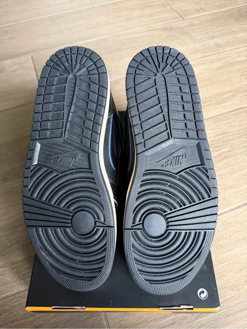 Air Jordan 1 Retro High OG ( box without lid )